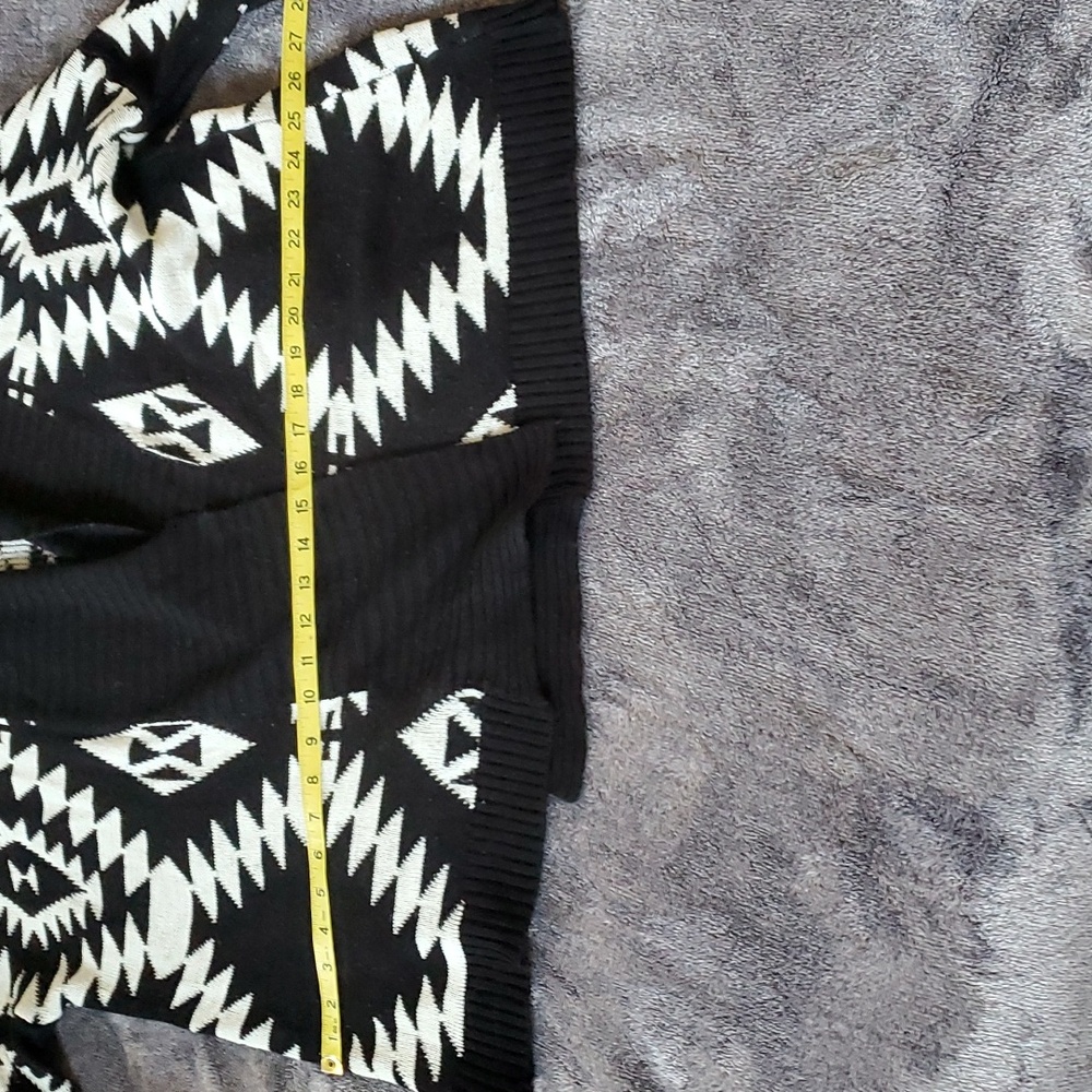 Short Aztec Print Cardigan - Picture 3 of 4